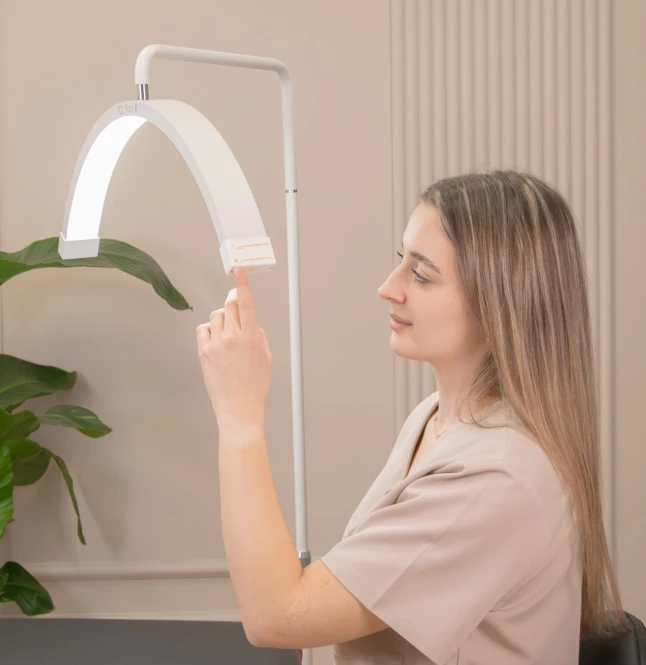 lampa-kosmetyczna-pol-moon-ii-czarnabiaa-i-coucou